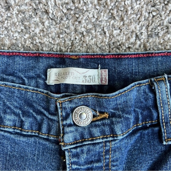 Vintage Levi’s 550 Medium Wash Relaxed Boot Cut Jeans, Size 6 - Picture 3 of 9